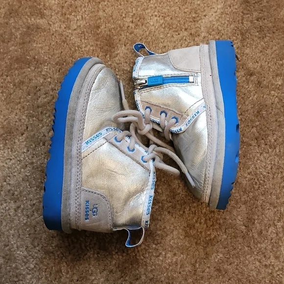 UGG Kids Kisses Neumel Zipper Boots - Picture 9 of 12